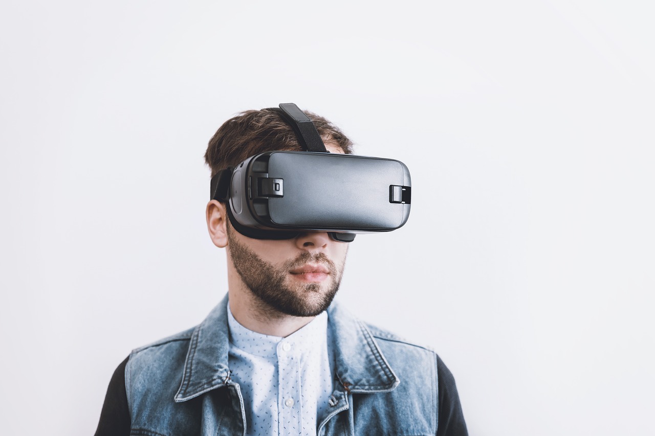 Как разрабатываются VR-приложения? | Разработка приложений VR и AR в Helmeton