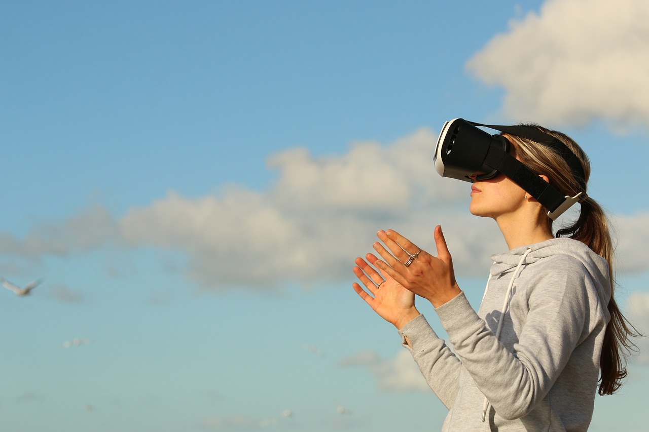 Видео о дополненной реальности: монтаж или реальные эффекты? | Разработка приложений VR и AR в Helmeton